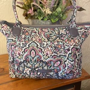 BNWT VERA BRADLEY CARSON EAST WEST TOTE! Bonbon Medallion pattern. Beautiful $80